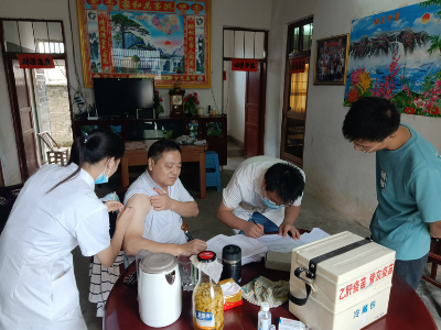 【我为群众办实事】冠朝镇：疫苗接种不停歇   为民服务零距离