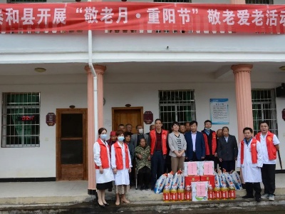 敬老爱老迎重阳， “康大夫”下乡义诊忙