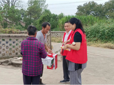 网络中国节·重阳 | 南溪乡开展重阳节前夕走访慰问失独老人活动