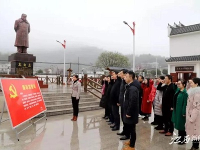 江西日报系列综述：党旗飘扬别样红