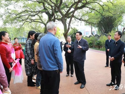 易炼红深入一线宣讲党的十九届六中全会精神