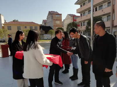 苑前镇教育基金今日颁发，一批教师和学生受表彰！