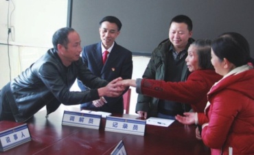 躬身俯首愿为民 —— 记全国“最美公务员”胡唐武