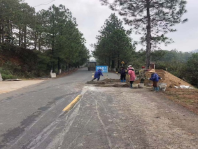 加强路政日常巡查 清除公路安全隐患