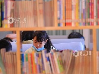 江西泰和：书香浓浓伴假期 图书馆内“充电”忙