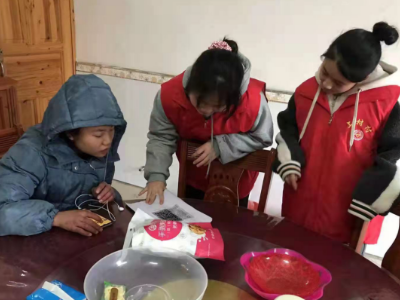 上模乡组织大学生志愿者开展防范电信诈骗“敲门行动”
