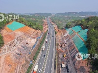 江西泰和：大广高速公路扩建施工忙
