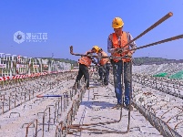 江西泰和：大广高速公路扩建施工忙