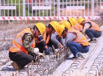 江西泰和：大广高速公路扩建施工忙