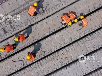 江西泰和：大广高速公路扩建施工忙