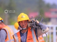 江西泰和：大广高速公路扩建施工忙