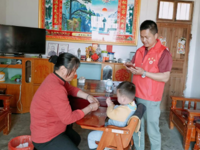 【新时代文明实践】上模乡“志愿红”助力“国家反诈中心”APP安装宣传