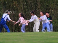 江西泰和：民间游戏乐开怀