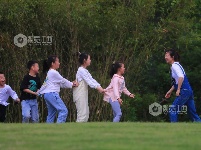江西泰和：民间游戏乐开怀