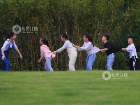 江西泰和：民间游戏乐开怀