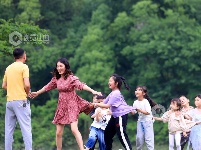 江西泰和：民间游戏乐开怀