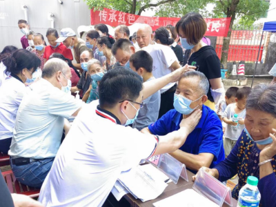 粤赣医生专家团在上模开展“传承红色基因 情系老区人民”义诊活动
