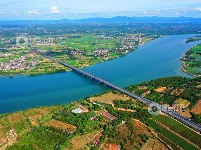 江西泰和：高速公路特大桥蔚为壮观