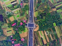 江西泰和：“表带”公路壮观如画
