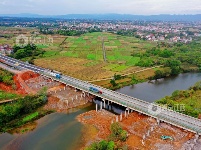 江西泰和：吉康高速公路建设忙