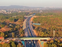 江西泰和：大广高速公路扩建提高通行能力