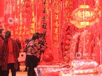 江西泰和：春节饰品走俏