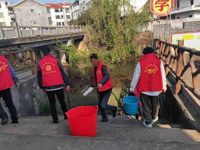 苑前镇社区矫正对象变身公益志愿者开展清河行动