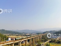 江西泰和：上圯公路铁路交通线化作“自然风景线”