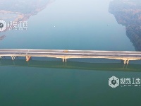 高速公路大桥壮观如画