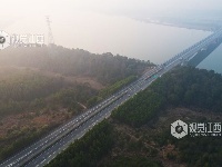 高速公路大桥壮观如画