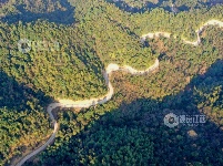 江西泰和：山区公路助力乡村振兴
