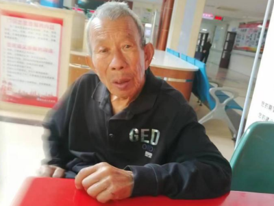 暖心！八旬老翁被撞伤，却不讹人，点赞！