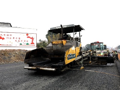 【重点项目】省道S222线分宜县绕城公路一级公路改建工程分段摊铺沥青