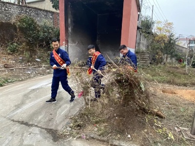 分宜县消防救援大队志愿者持续开展网格化卫生帮扶大扫除活动