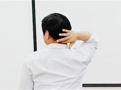 长期低头玩手机脖子疼？快来学学这套颈椎操！