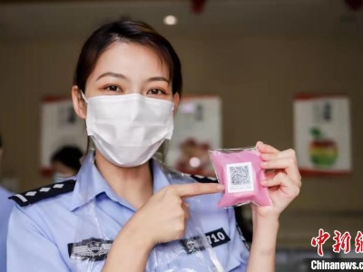 祝福与反诈提示“合体” 上海警方送上“反诈”月饼