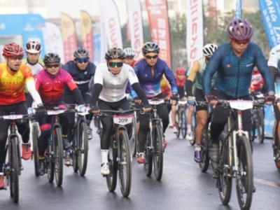 2021环鄱阳湖自行车精英赛激情开赛