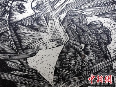 福州“非遗”版画艺术家用雕刻刀记录抗疫感人瞬间