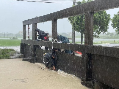 新华全媒+｜暴风骤雨中，他们筑牢安全防线