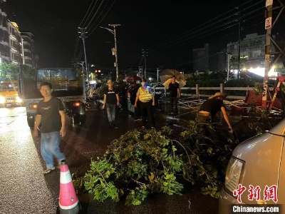 广州从化太平镇出现“龙卷风”  暂无发现人员伤亡