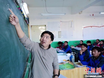 上海援青教师丁志伟：教书更要教“路”