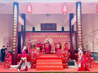 【移风易俗】谱“新”曲唱“新”风 操场乡“5·20”集体婚礼上演中式浪漫~