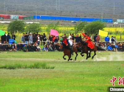 新疆托克遜縣哈薩克風情文化旅游節開幕 游客體驗民族風情