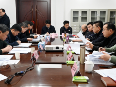 谭伯乐主持召开全县做大做强融资平台推进会