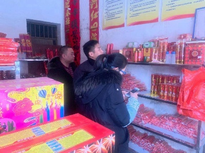 市安全生产监察支队对我县烟花爆竹安全生产进行督查