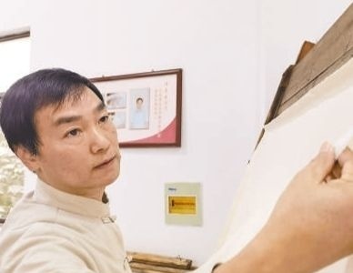 七步晒纸 薄如蝉翼（工匠绝活）