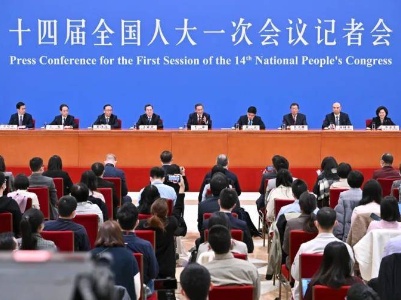 李强谈新一届政府施政目标和工作重点