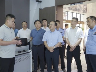 刘昌华调研智慧湾里指挥中心建设运营情况