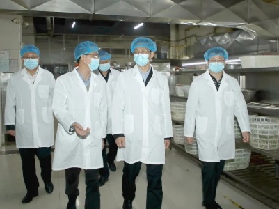 王凌实地督导包保主体食品安全工作