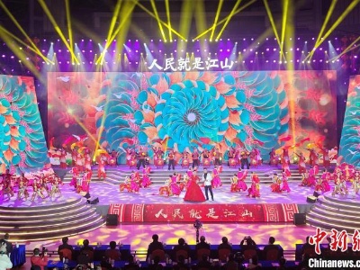 2024全国社区春晚在湖南岳阳举行 上演草根文化盛宴-中新网